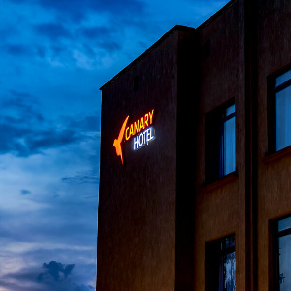 canary-hotel-logo-at-night